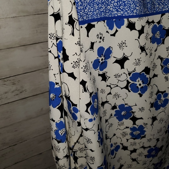 ⛄Talbots Small Semi Sheer Navy Blue Floral Top - Picture 5 of 7